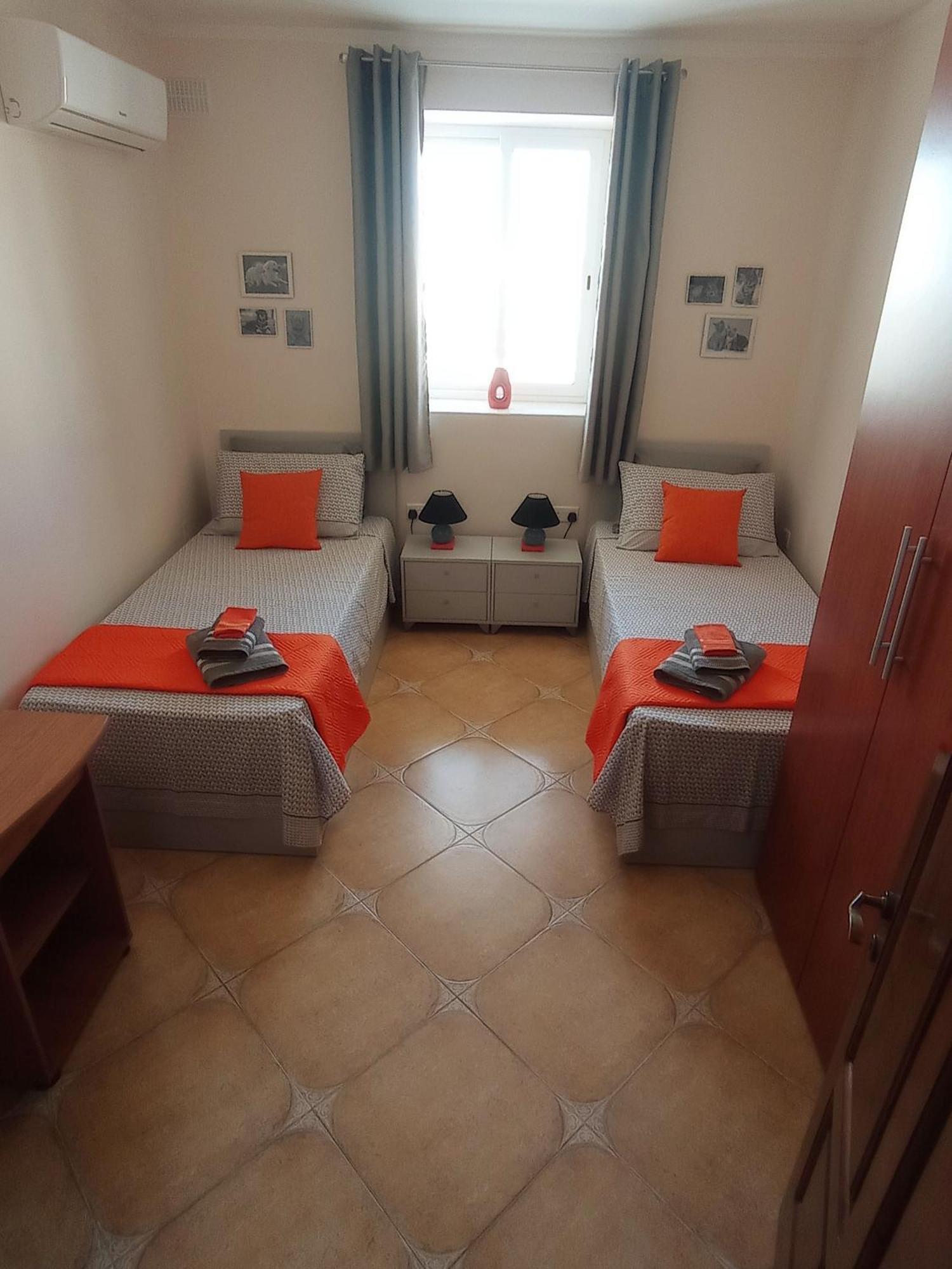 Joseph 2 Stylish Flat With Open Views, Just 4Km From The Airport Or Beach Siggiewi Exterior photo